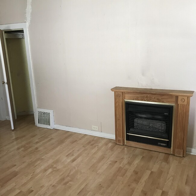 Building Photo - 512 W Fayette Ave
