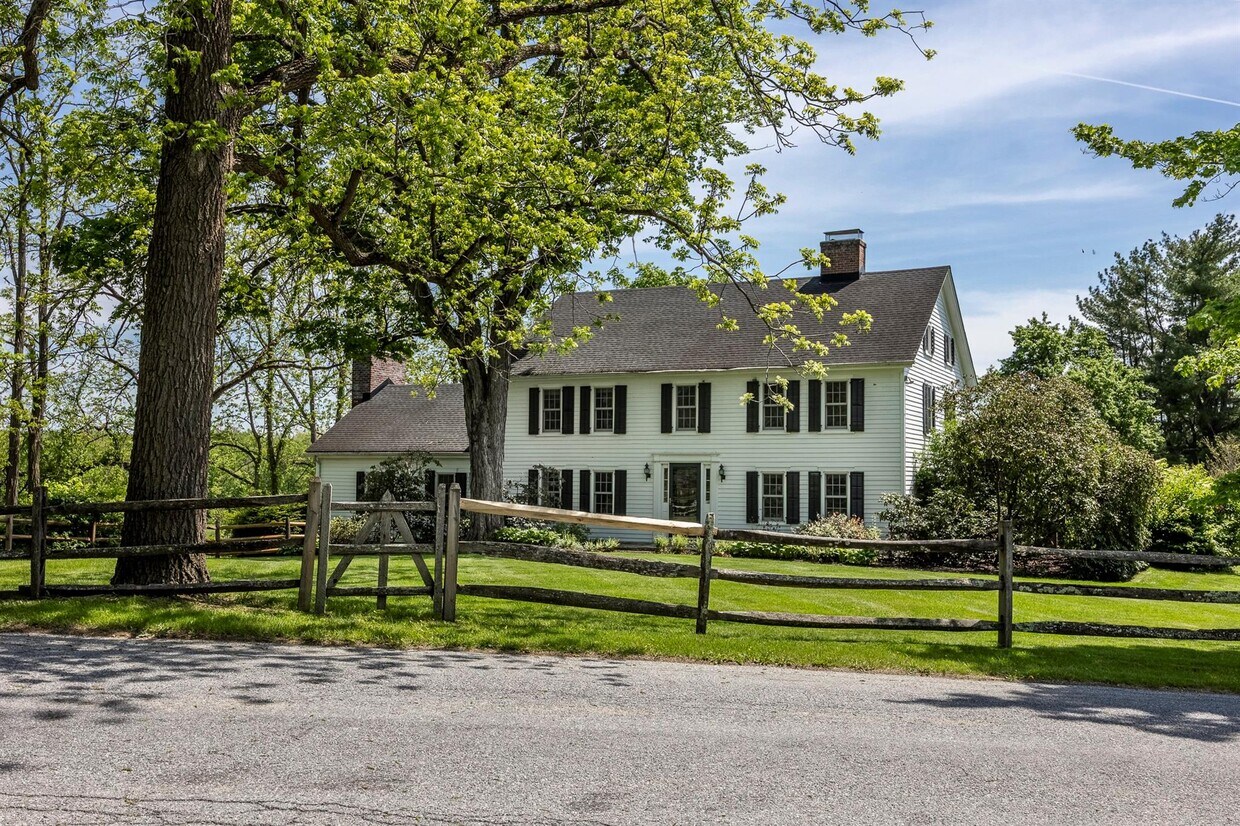 Primary Photo - 74 Melville Rd