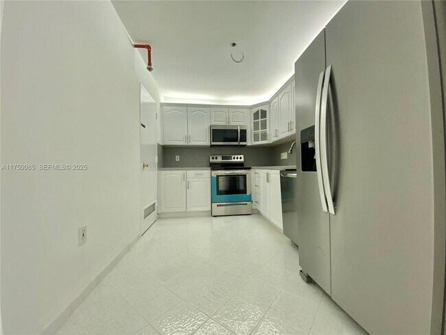 Building Photo - 400 Kings Point Dr