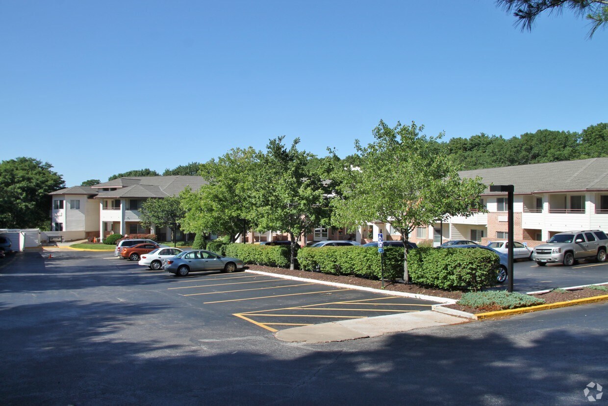 Briarcrest Estates Apartments in Ballwin, MO
