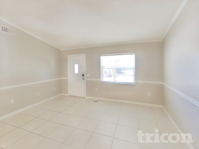 Building Photo - 1446 Deborah Dr