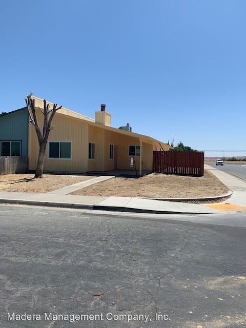Foto principal - 3 br, 2 bath House - 685 South Coalinga
