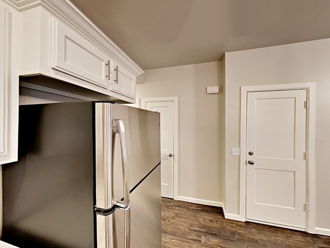 Building Photo - Be the 1st to live in this brand new duplex!