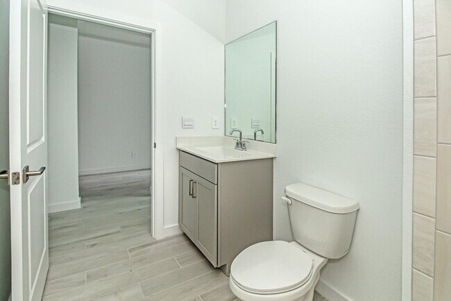 Building Photo - 5929 SE Sky Blue Cir