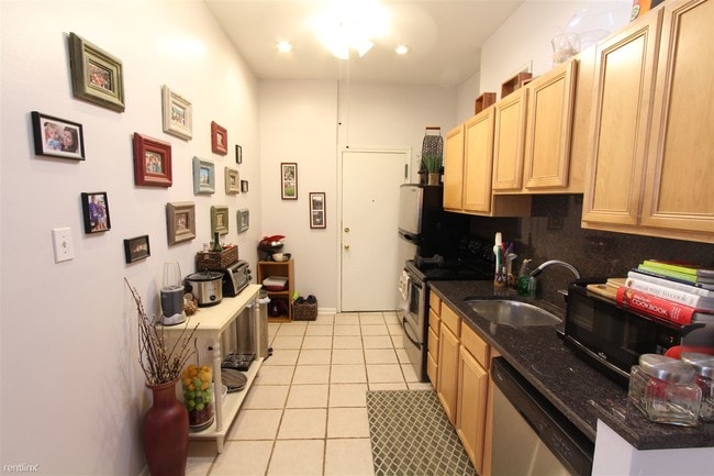 Building Photo - 1 br, 1 bath  - 20 E Goethe St Apt 203