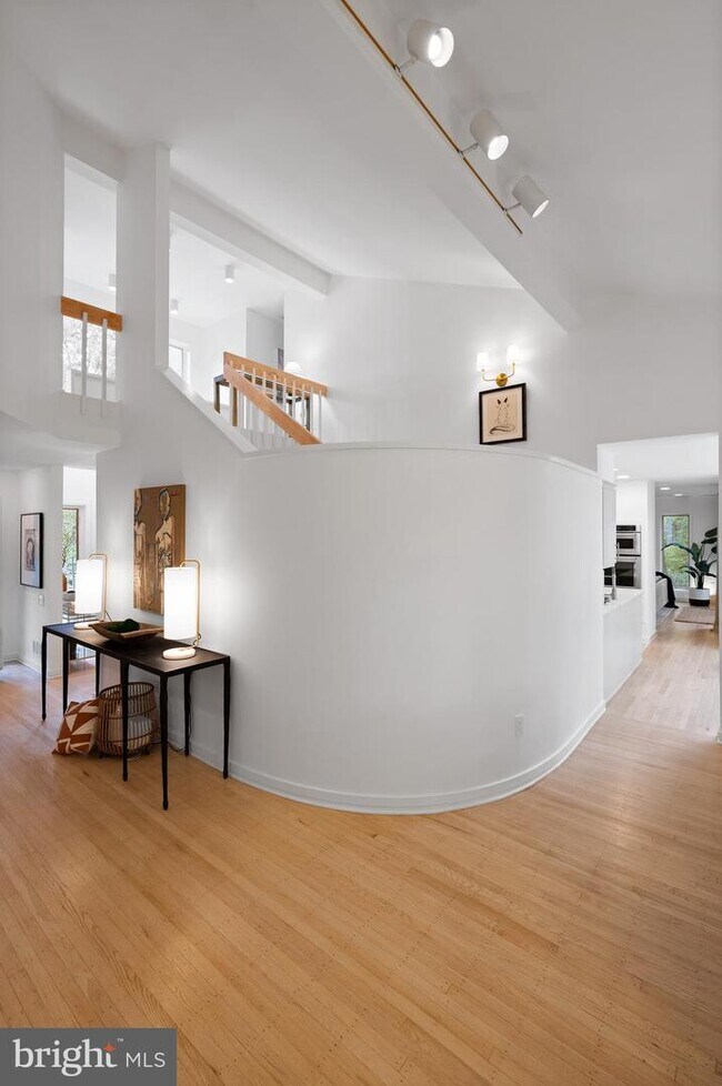 Building Photo - 309 Valley Pl