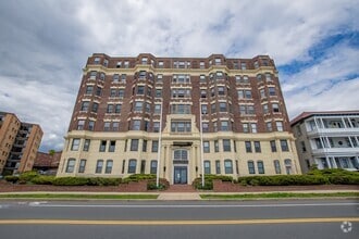 Building Photo - 285 Lynn Shore Dr