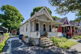 Building Photo - 437 Caroline St