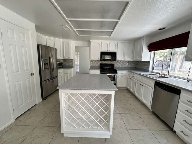 Foto del edificio - 10038 Deep Canyon Rd