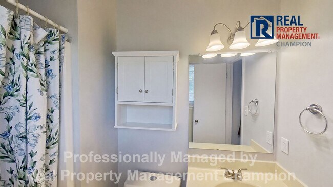 Building Photo - 4 BD/2 BA Home on Large Corner Lot with Fenced Back Yard