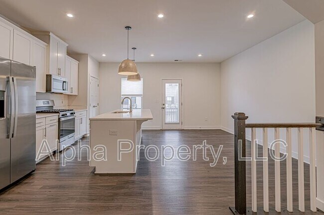 Foto del edificio - 120 Rollins Ave