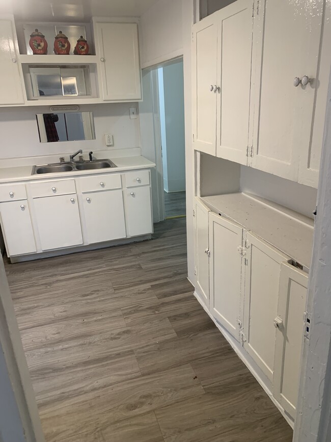 Building Photo - 311 Lee St W