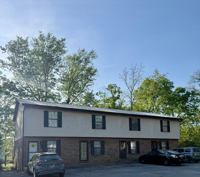 Building Photo - 305 Lane Ave