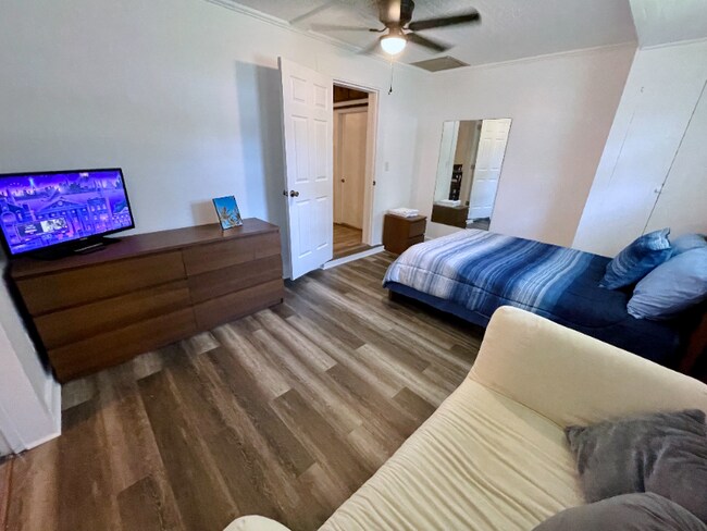 Building Photo - 301 Mill Ave