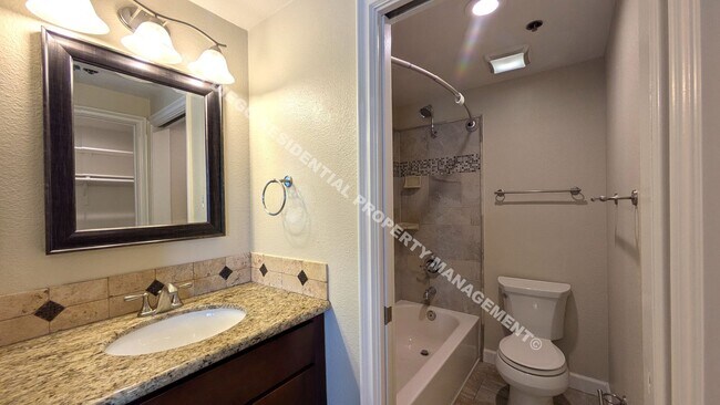 Foto del edificio - Desirable North Park Condo with Amazing Vi...