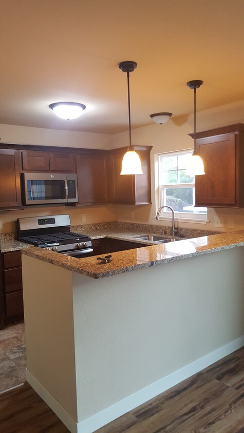 Kitchen - 1183 Summit Ave