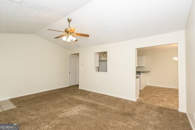 Building Photo - 43 Roxbury Ln