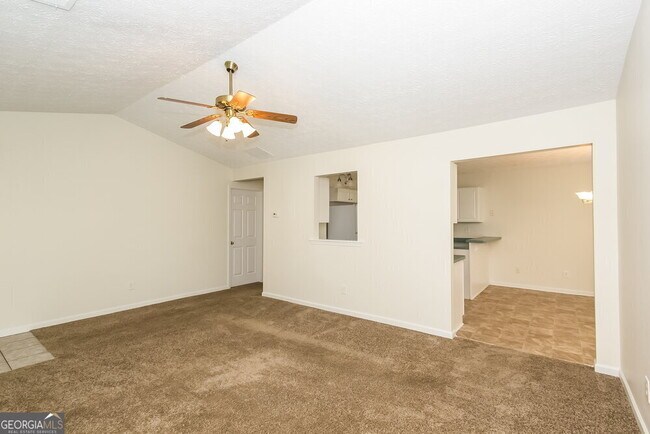 Foto del edificio - 43 Roxbury Ln
