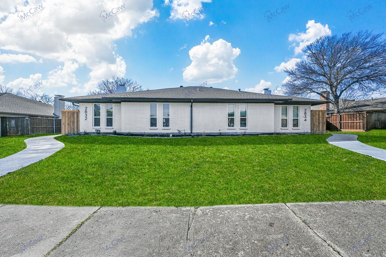 Primary Photo - Modern & Updated 3/2/2 Duplex in Plano!