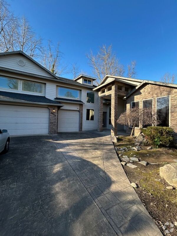 20375 NE Lakeside Dr
