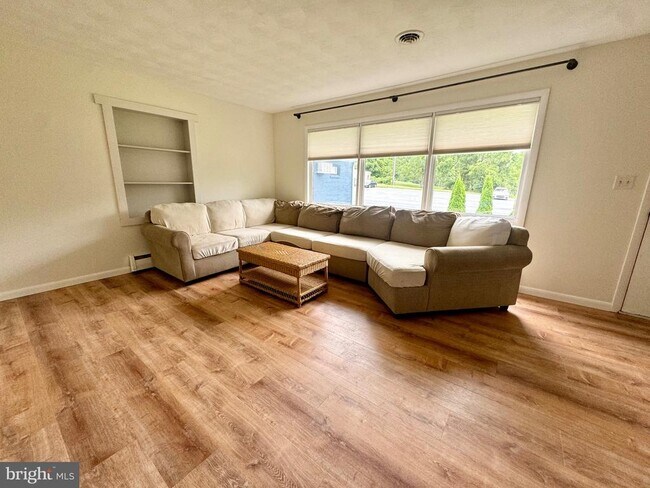 Foto del edificio - 1380 Sand Hill Rd