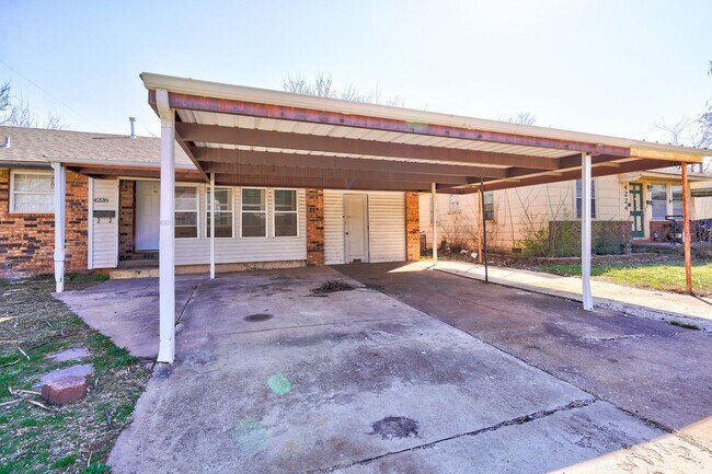 Building Photo - Move-In Ready! Beautifully Updated Home with Easy I-40 Access!