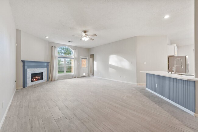 Foto del edificio - 7039 Fountain Lilly Dr