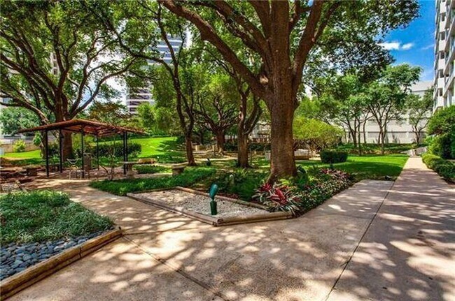 Foto del edificio - 3883 Turtle Creek Blvd