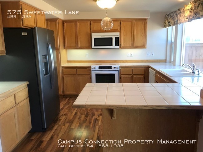 Building Photo - 575 Sweetwater Ln