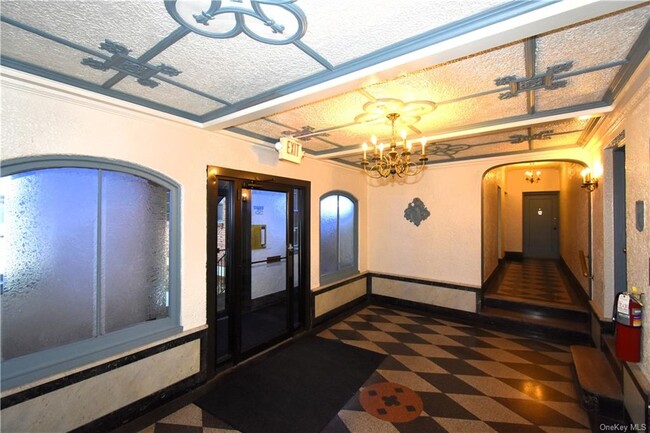 Building Photo - 673 Locust St