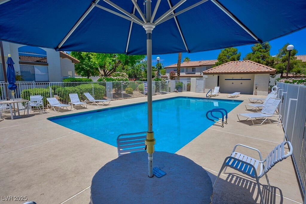 Foto principal - 8020 Cherish Ave
