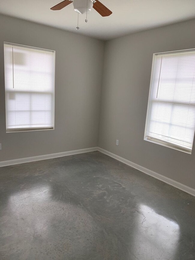 Foto del edificio - 6125 Mark Lebleu Rd