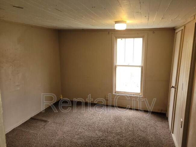 Building Photo - 1849 Countryman St