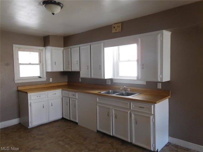 Building Photo - 705 E Judson Ave