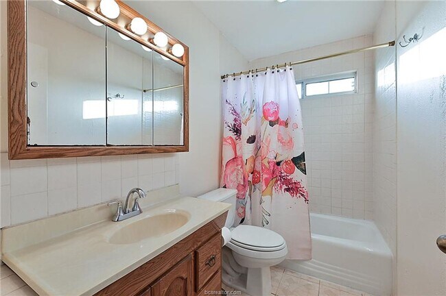 Foto del edificio - 7 acres with 5 bed, 3 bath less than 25 minutes from town!