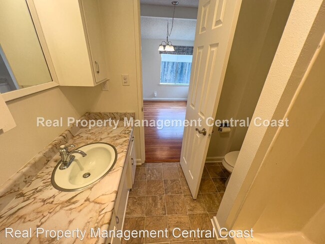 Building Photo - 3 br, 2 bath House - 1543 Royal Way