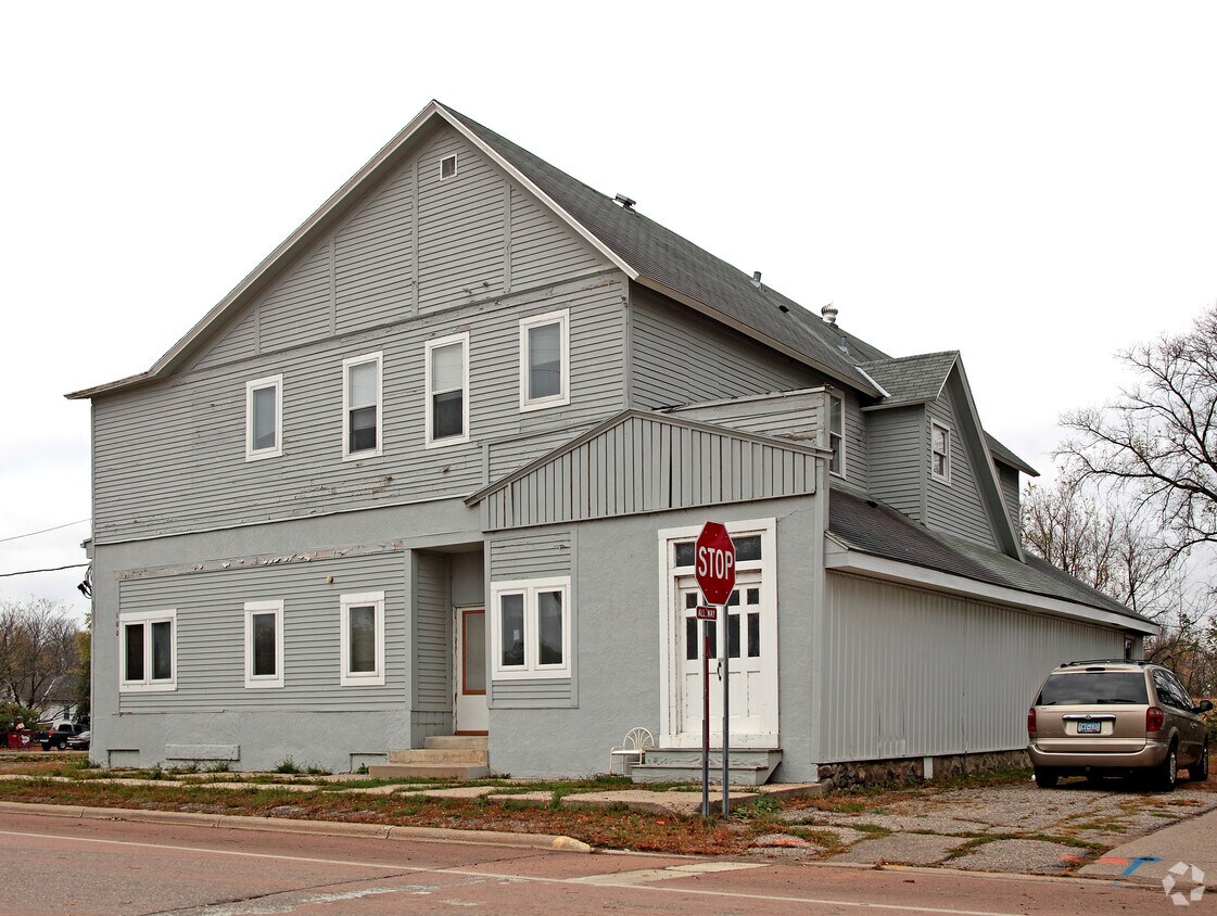 Primary Photo - 100 State Ave S