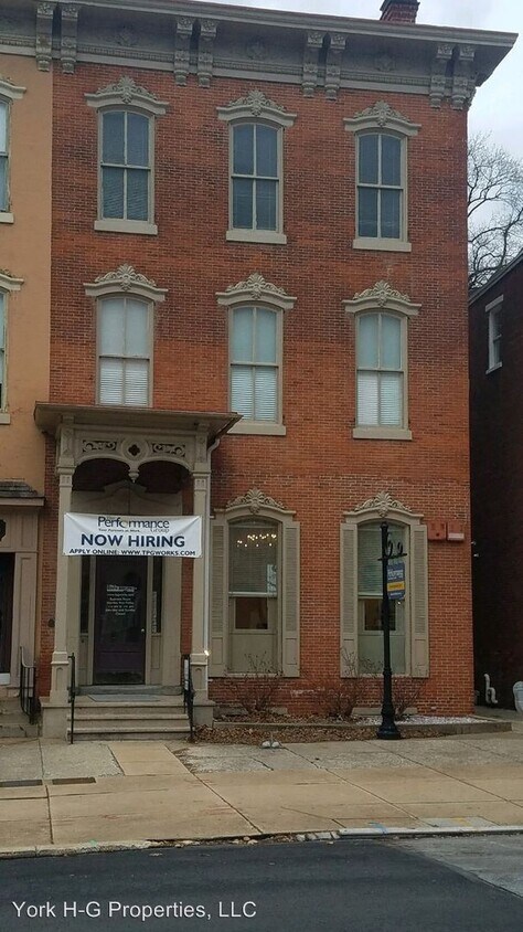 Primary Photo - 237 E Market St