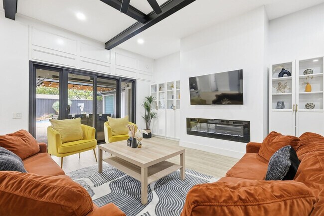 Foto del edificio - 3705 Trilogy Dr