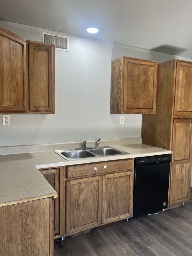 Foto del edificio - 526 St Leo Dr