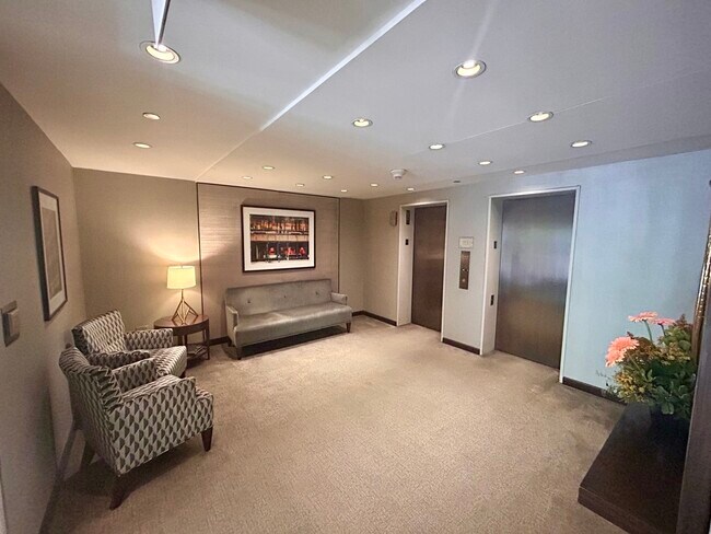 Foto del edificio - 50 E Bellevue Pl