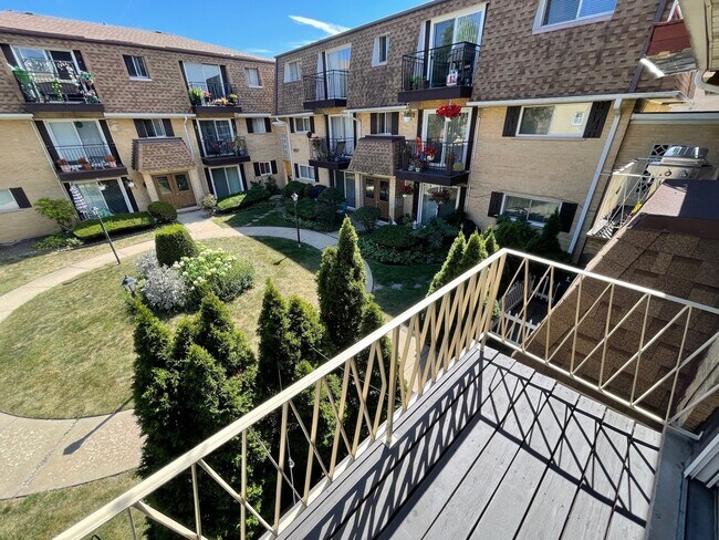 Foto del edificio - 8521 W Rascher Ave