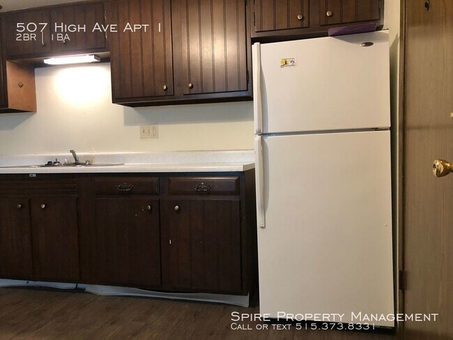 Building Photo - Spacious 2 bedroom 1 bath
