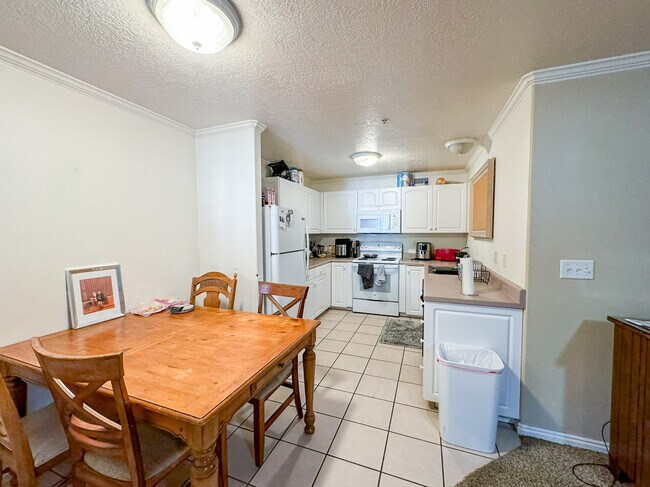 Foto del edificio - 239 300 N