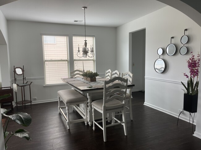 Foto del edificio - 4970 Dawson Ct
