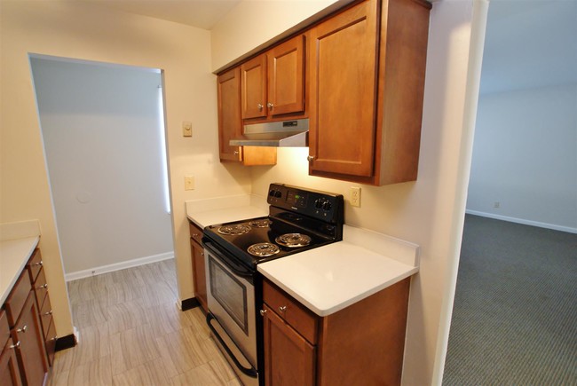 Kitchen - Richland Hills Apartments