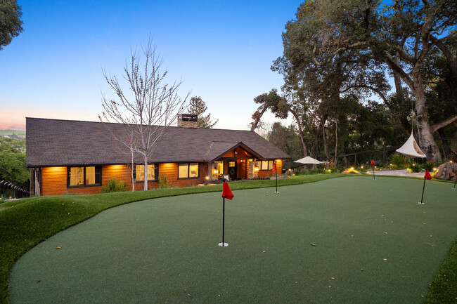 Building Photo - 30 Castlewood Dr