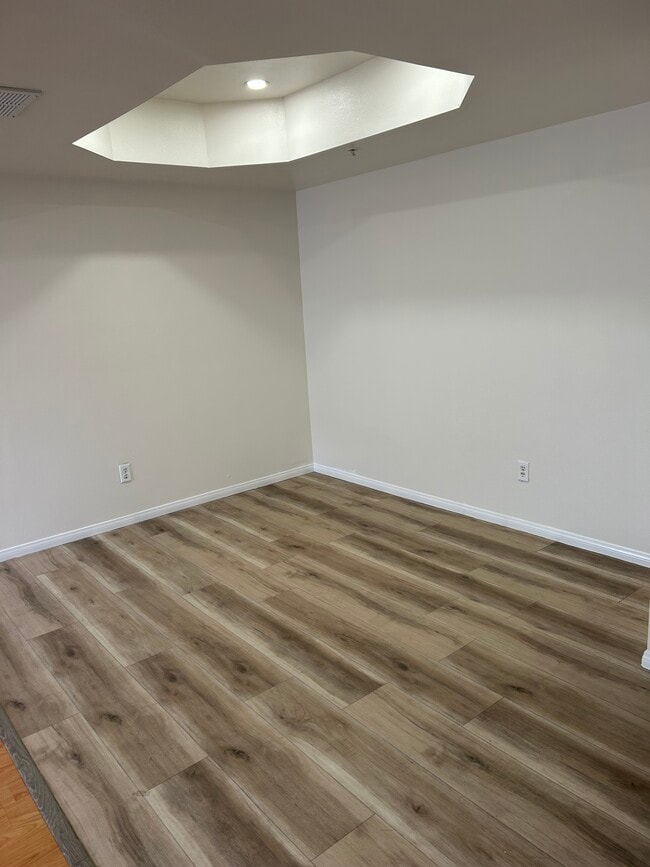 Building Photo - 4760 Templeton St