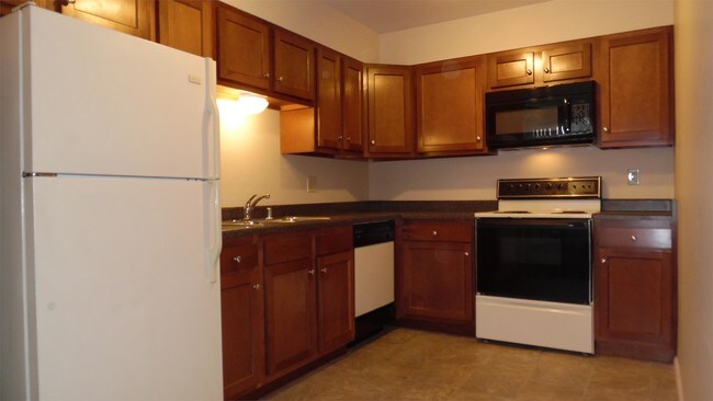 Building Photo - 1480 Hathaway Dr