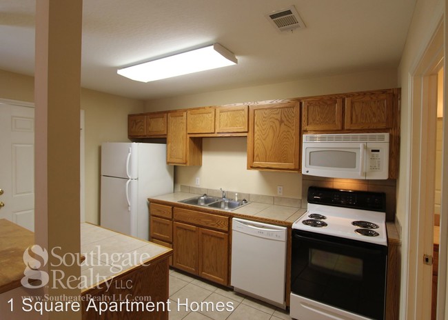 Building Photo - 615 Thornhill Dr